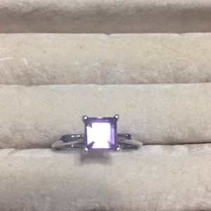 Gemstone ring